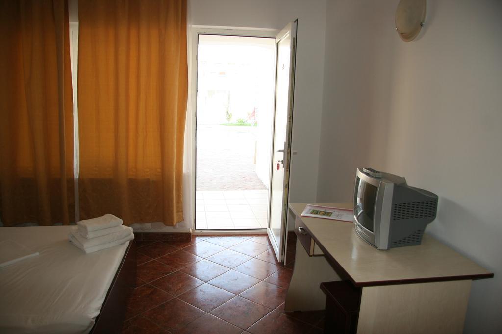 Hotel Laguna فاما فيكي الغرفة الصورة